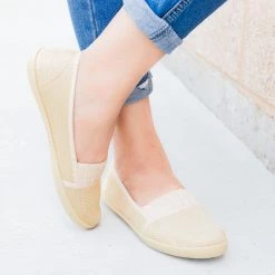 Refresh Beautiful Ruffled Suede Slip-Ons