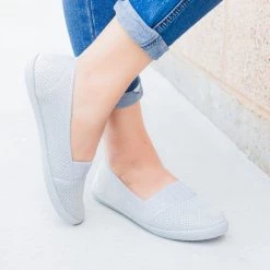 Refresh Beautiful Ruffled Suede Slip-Ons