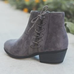 Refresh Newest Arrivals Chic Lace-Up Fall Booties