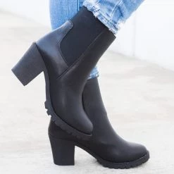 Refresh Chunky Heel Chelsea Boots