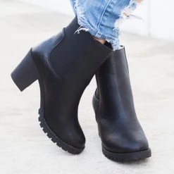 Refresh Chunky Heel Chelsea Boots