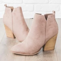 Delicious Shoes Classic Chunky Heel Ankle Bootie 7 Delicious Shoes Classic Chunky Heel Ankle Bootie