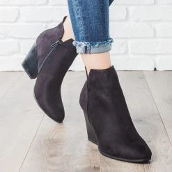 Delicious Shoes Classic Chunky Heel Ankle Bootie 8 Delicious Shoes Classic Chunky Heel Ankle Bootie