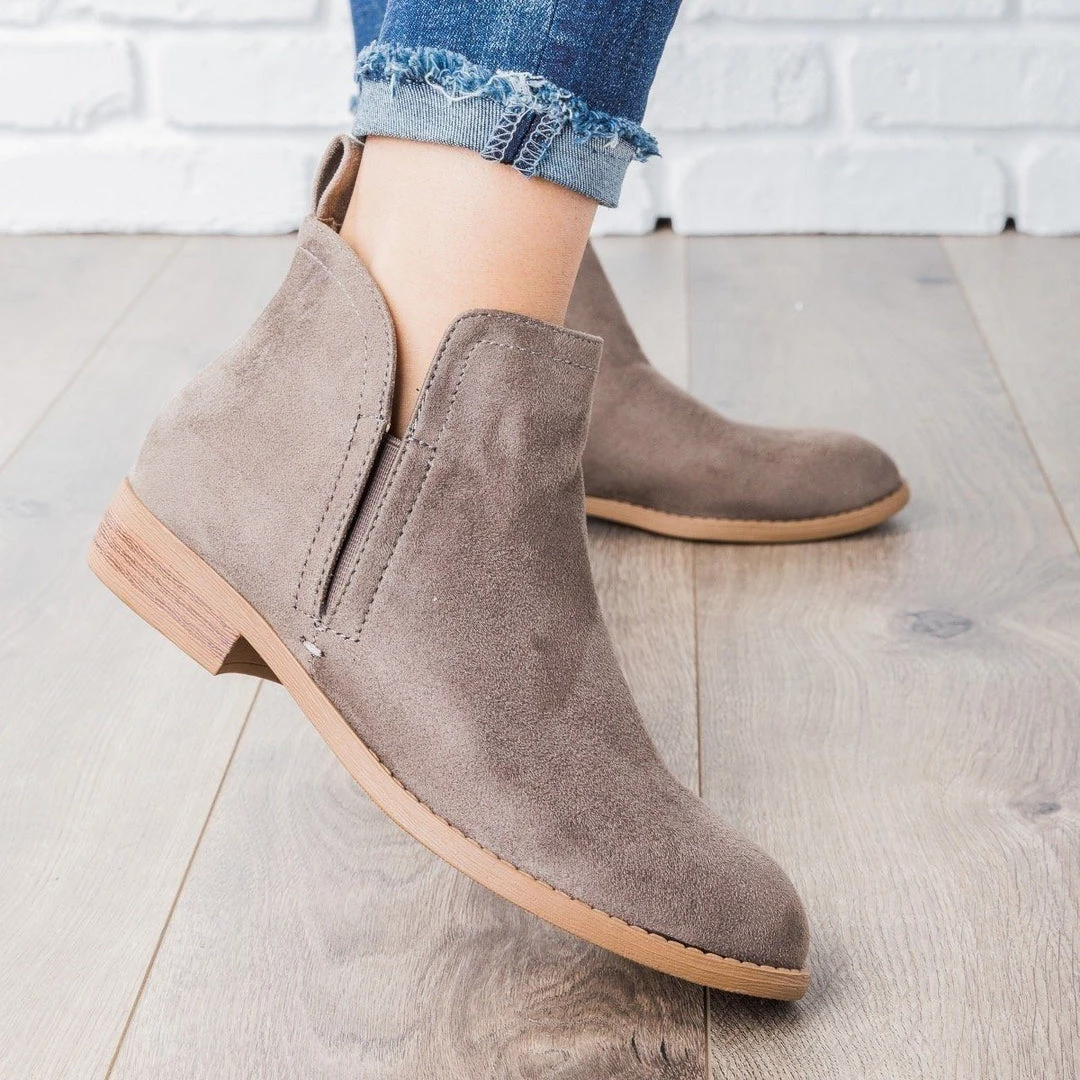 City Classified Shoes Classic Faux Suede Ankle Booties 9 City Classified Shoes Classic Faux Suede Ankle Booties