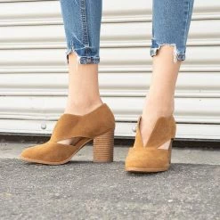 Mata Creative Cut-Out Heel