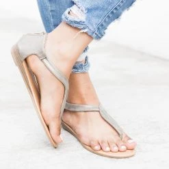 Refresh Curvy Strap Thong Sandals