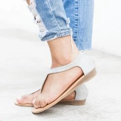 Refresh Curvy Strap Thong Sandals