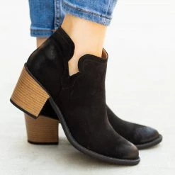 Qupid Shoes Distressed Western Boots 12 Qupid Shoes Distressed Western Boots