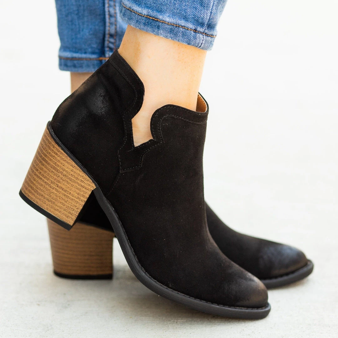 Qupid Shoes Distressed Western Boots 6 Qupid Shoes Distressed Western Boots