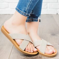 Unbranded/Generic Newest Arrivals Essential Crisscross Sandal