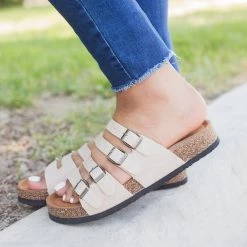Refresh Four-Buckle Sandals