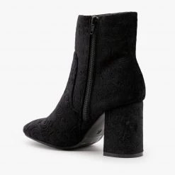 Refresh Gorgeous Velvet Booties