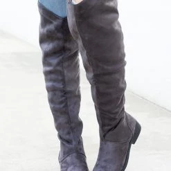 Qupid Shoes Knee-High Rounded Toe Boots