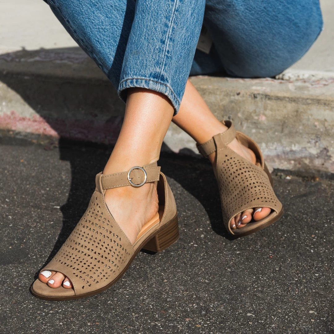 Top Moda Newest Arrivals Laser Cut Open-Toe Low Heeled Sandals 10 Top Moda Newest Arrivals Laser Cut Open-Toe Low Heeled Sandals