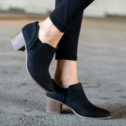 Qupid Shoes Low Ankle Swift Bootie