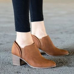 Qupid Shoes Low Ankle Swift Bootie