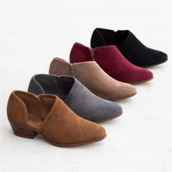 Refresh Pennie Pinhole Low-Ankle Booties