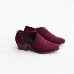 Refresh Pennie Pinhole Low-Ankle Booties
