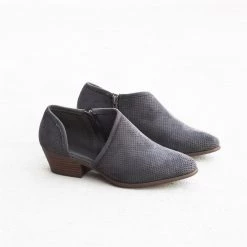 Refresh Pennie Pinhole Low-Ankle Booties
