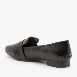Weeboo Pointed Toe Buckle Loafers