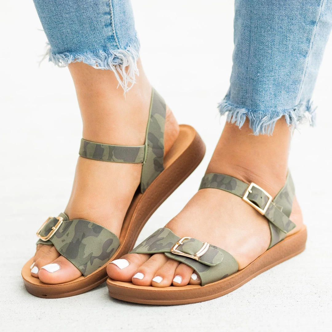 Forever Printed Buckled Fashion Sandals 6 Forever Printed Buckled Fashion Sandals