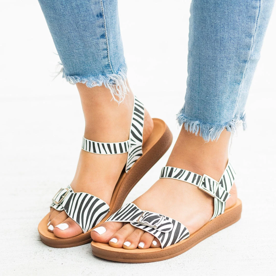 Forever Printed Buckled Fashion Sandals 8 Forever Printed Buckled Fashion Sandals