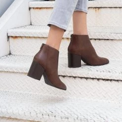 Delicious Shoes Sleek Minimalist Booties 5 Delicious Shoes Sleek Minimalist Booties