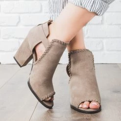 Qupid Shoes Newest Arrivals Stitched Chunky Heels