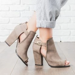 Qupid Shoes Newest Arrivals Stitched Chunky Heels