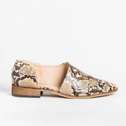 ARider Girl Trendy Side Cut Out Flats