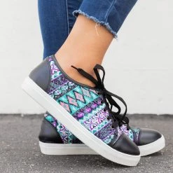Reneeze Shoes Colorful Embroidered Fashion Lace-Up Sneakers
