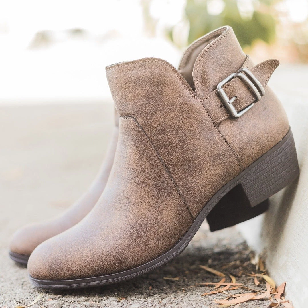 Shoelala Tulip-Shaped Buckle Booties 5 Shoelala Tulip-Shaped Buckle Booties