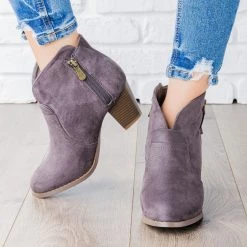 Lovmark V Cut Ankle Boot