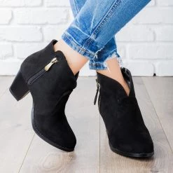 Lovmark V Cut Ankle Boot