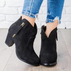 Lovmark V Cut Ankle Boot