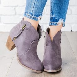 Lovmark V Cut Ankle Boot