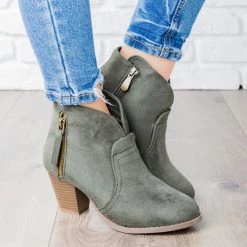 Lovmark V Cut Ankle Boot