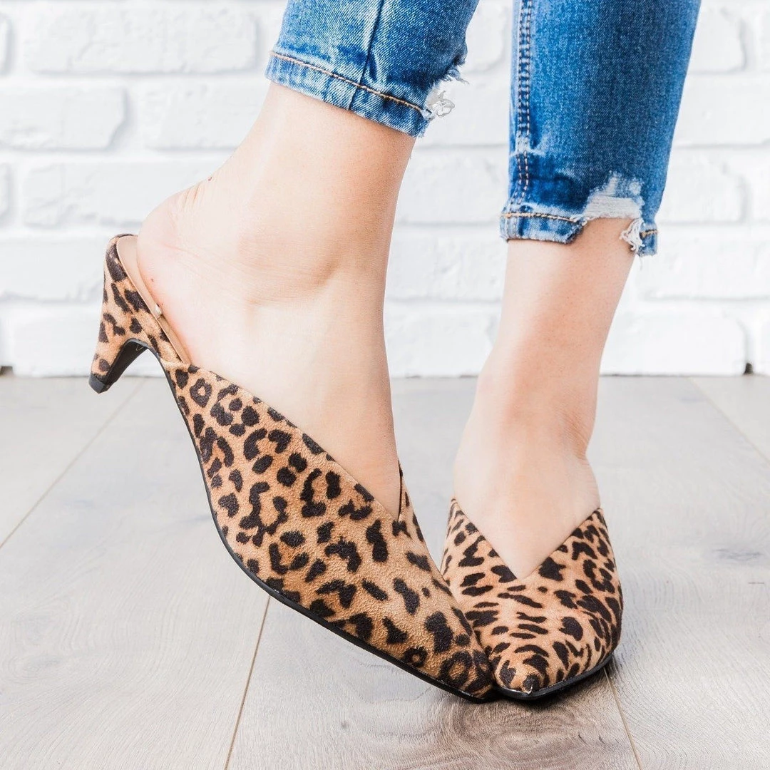 Delicious Shoes V-Cut Kitten Heels 33 Delicious Shoes V-Cut Kitten Heels