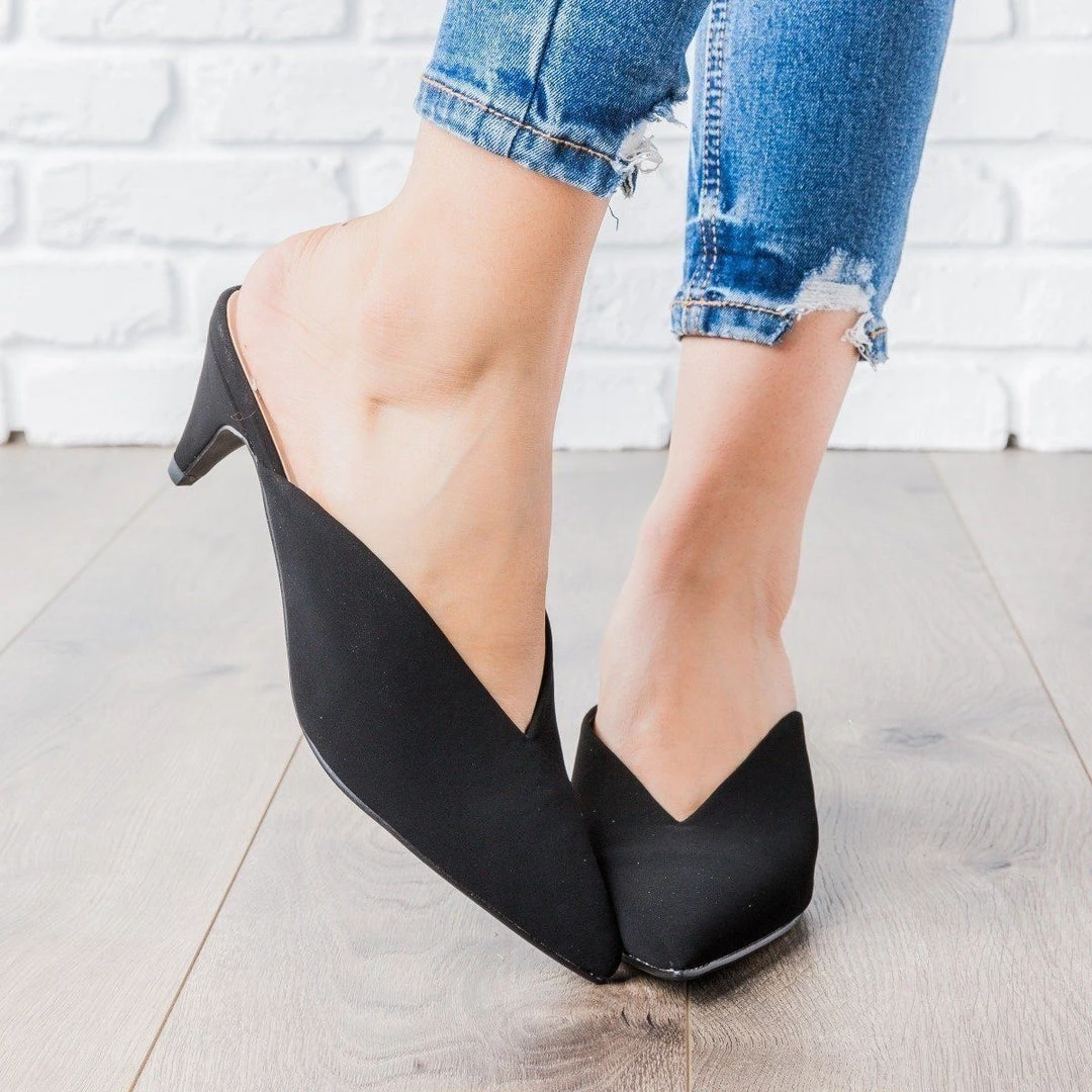 Delicious Shoes V-Cut Kitten Heels 13 Delicious Shoes V-Cut Kitten Heels