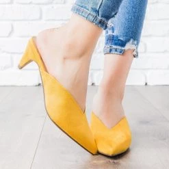 Delicious Shoes V-Cut Kitten Heels 45 Delicious Shoes V-Cut Kitten Heels