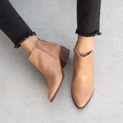 Qupid Shoes V-Dip Low Ankle Boots