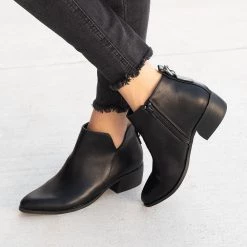 Qupid Shoes V-Dip Low Ankle Boots