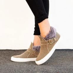 Yoki Warm Rigged Buckle Sneaker